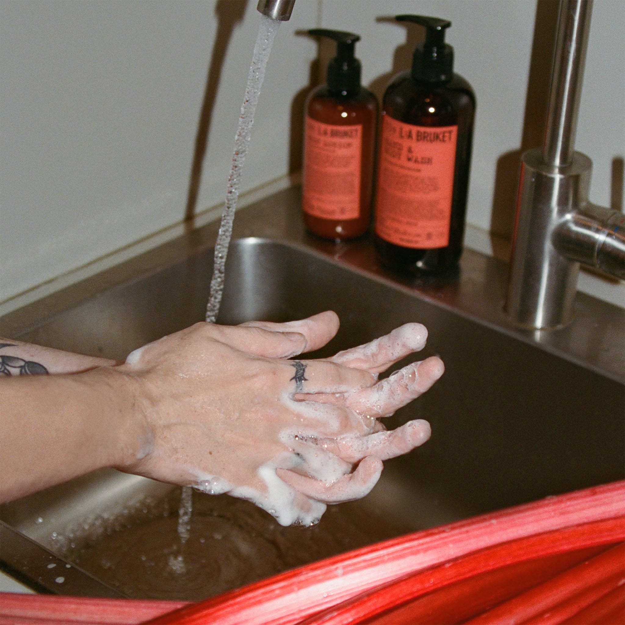 339 Hand & Body Wash Rhubarb | Geranium - L:A Bruket - Image 2