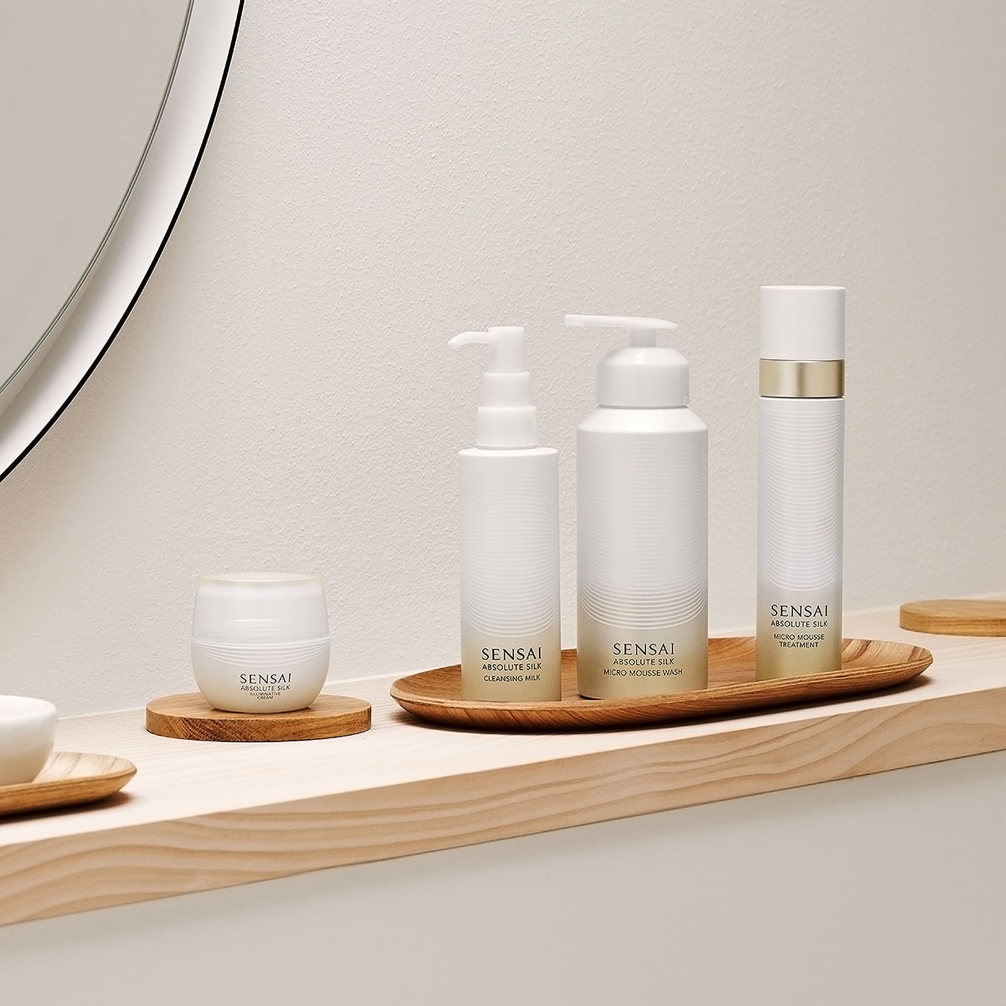 Absolute Silk Cleansing Milk - Sensai - Image 4