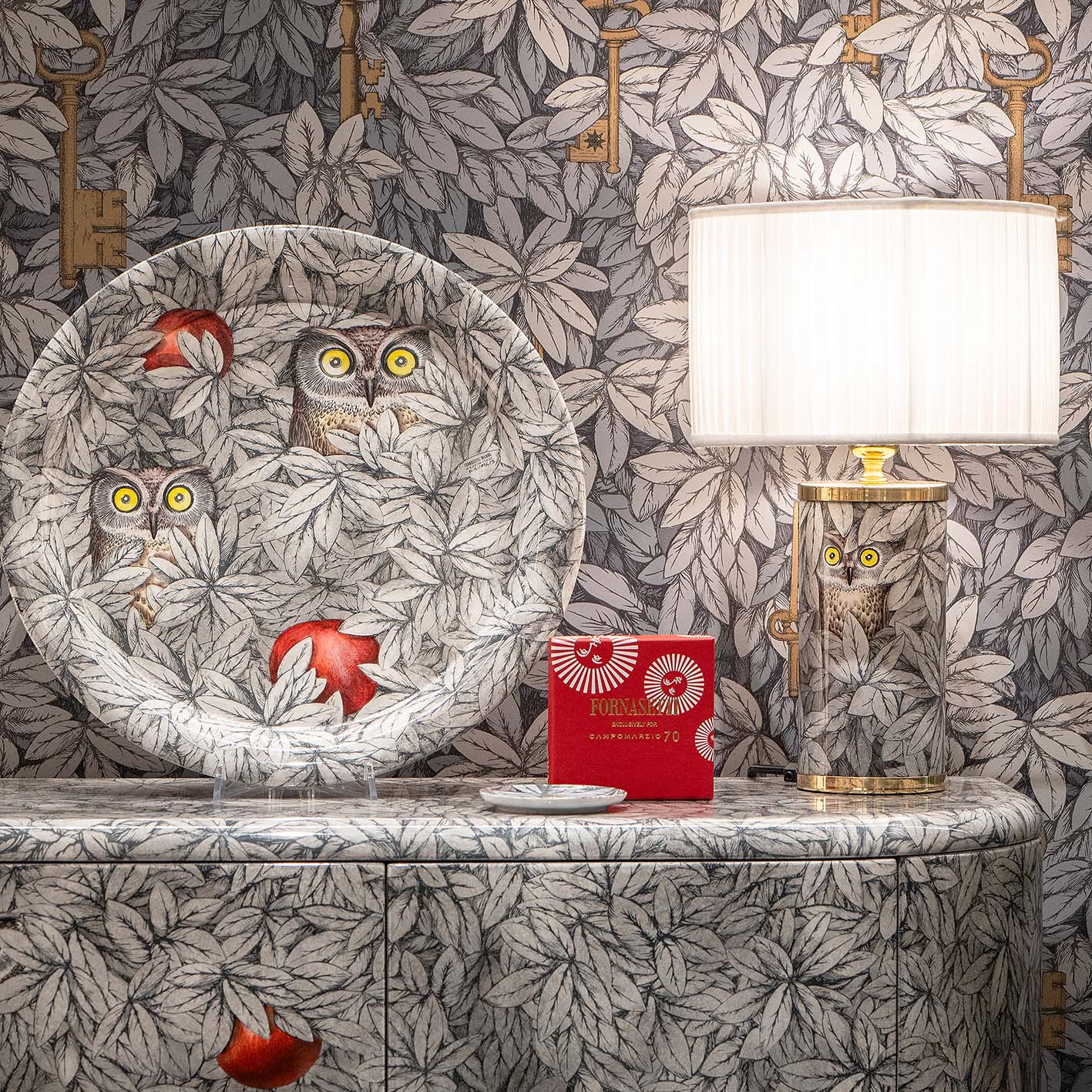 Base Lampada piccola Civette e Mele Rosse Exclusive CM70 - Fornasetti - Image 3
