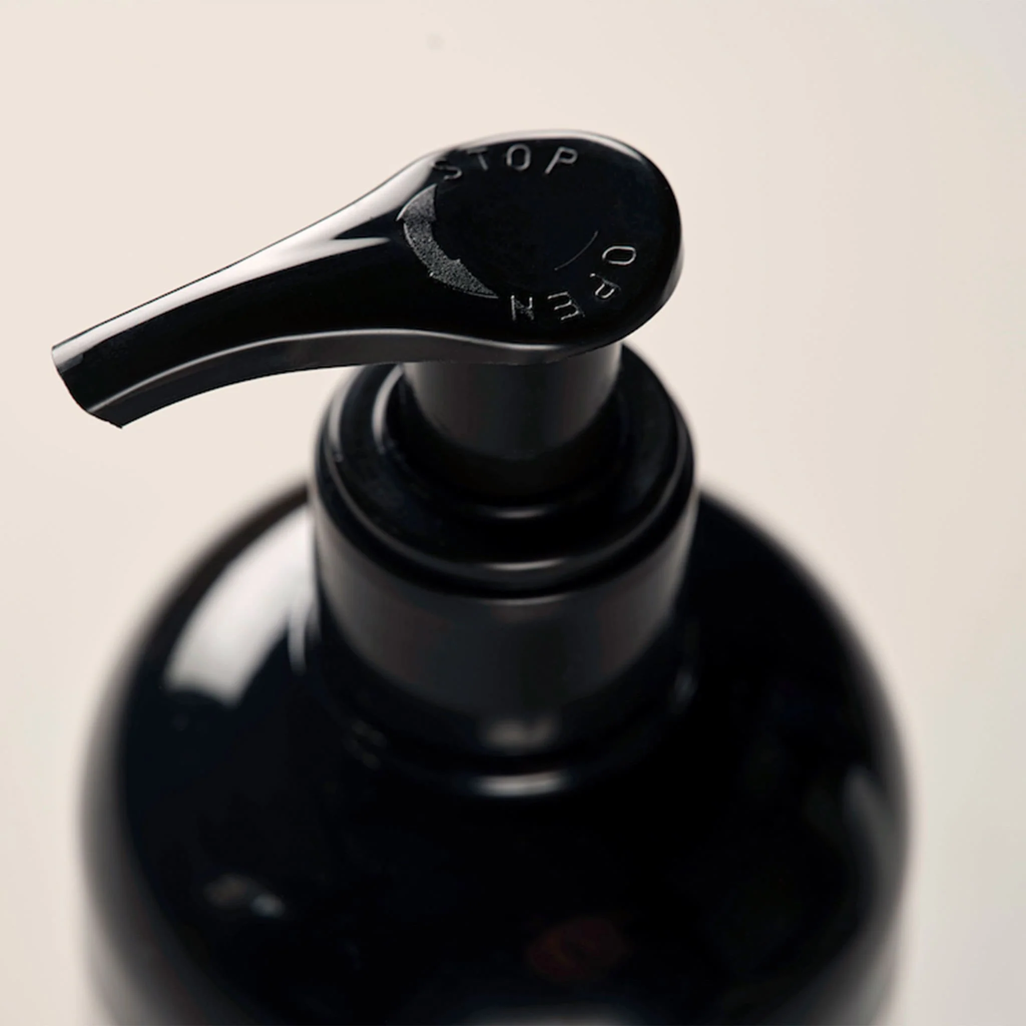 Bois D'Ebène Hand and Body Wash -  Matiere Premiere - Image 2