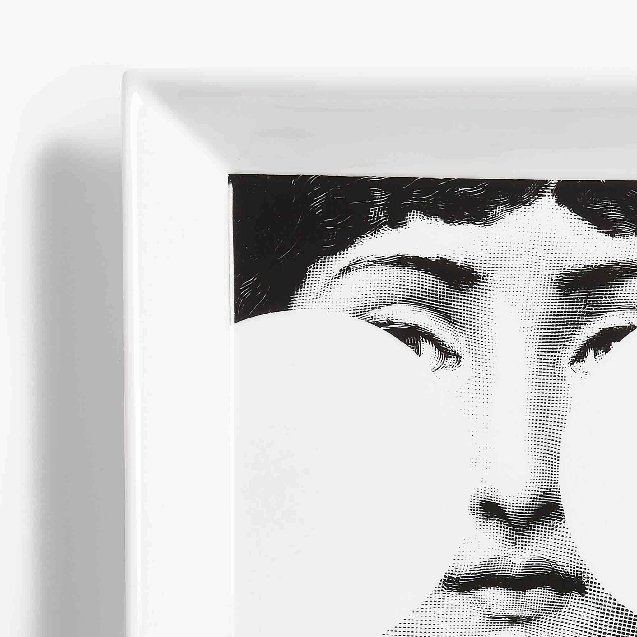 Piatto Quadrato Tema e Variazioni N.149 - Fornasetti - Image 4